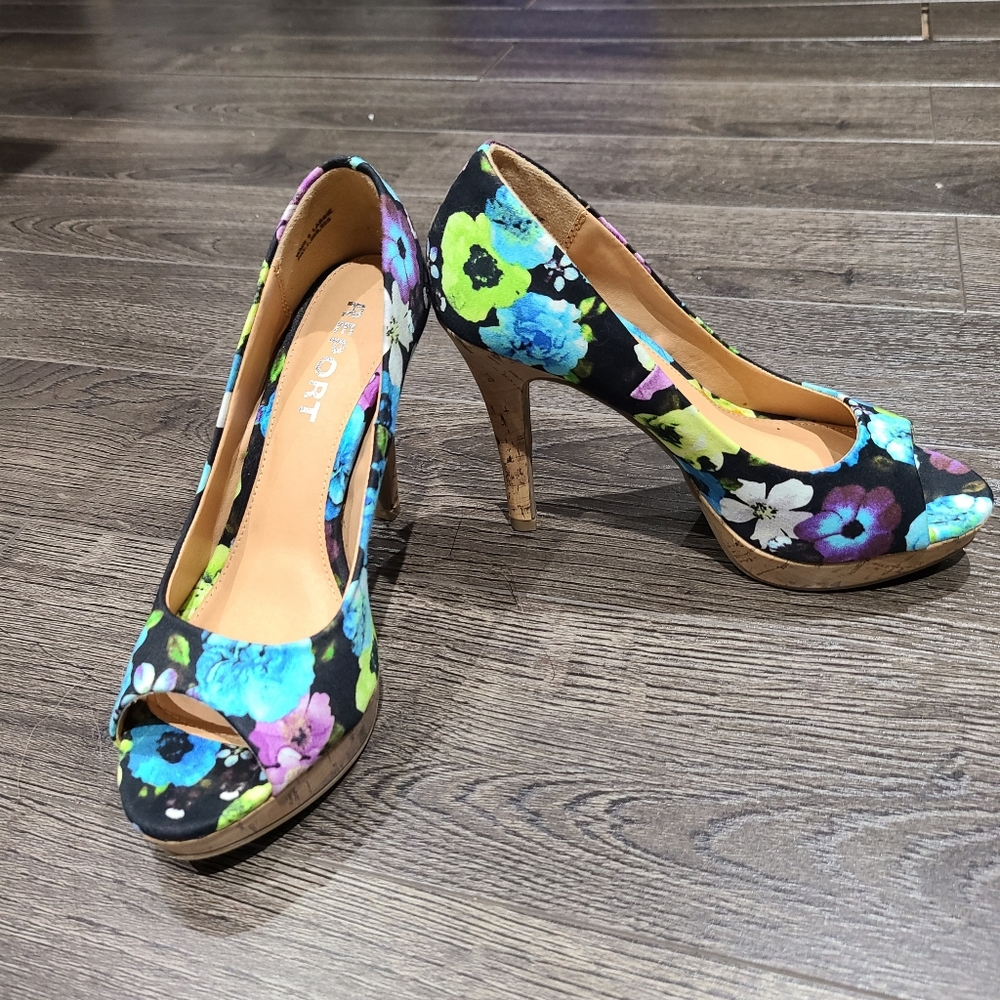 Peep Toe Pumps Size 6 - Picture 3 of 5